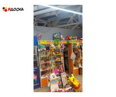 Срочно продаётся торговый остров на 6 кв.м. цена 10.000 рублей.  Самовывоз Магазин детских игрушек