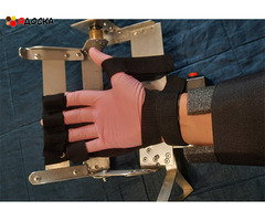 Реабилитационная перчатка для руки после инсульта