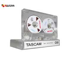 Аудиокассета "TASCAM" с катушками белого цвета