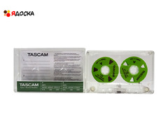 Аудиокассета "TASCAM" с катушками зелёного цвета