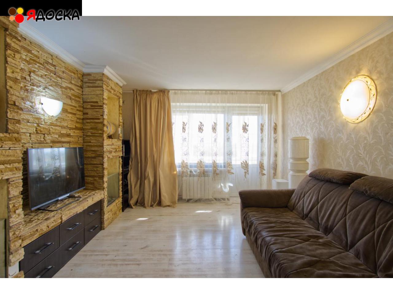 Квартира с видом на горы и озеро в кирпичном доме