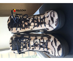 Сникерсы ботинки полусапожки новые giuseppe zanotti италия 39 размер женские на танкетке кожа черные